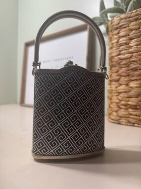 Silver Black Geometric metal frame double handle evening  handbag